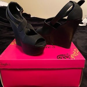 Candies size 8 wedge sandals